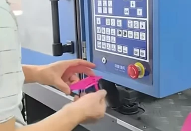 Masterbatch warna yang kami produksi memiliki warna cerah, dan performa stabil